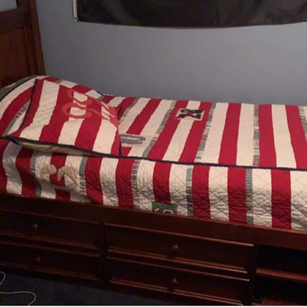 Pottery barn Quilt twin w sham